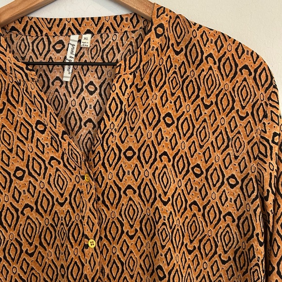 Geometric Print Blouse - Picture 2 of 4